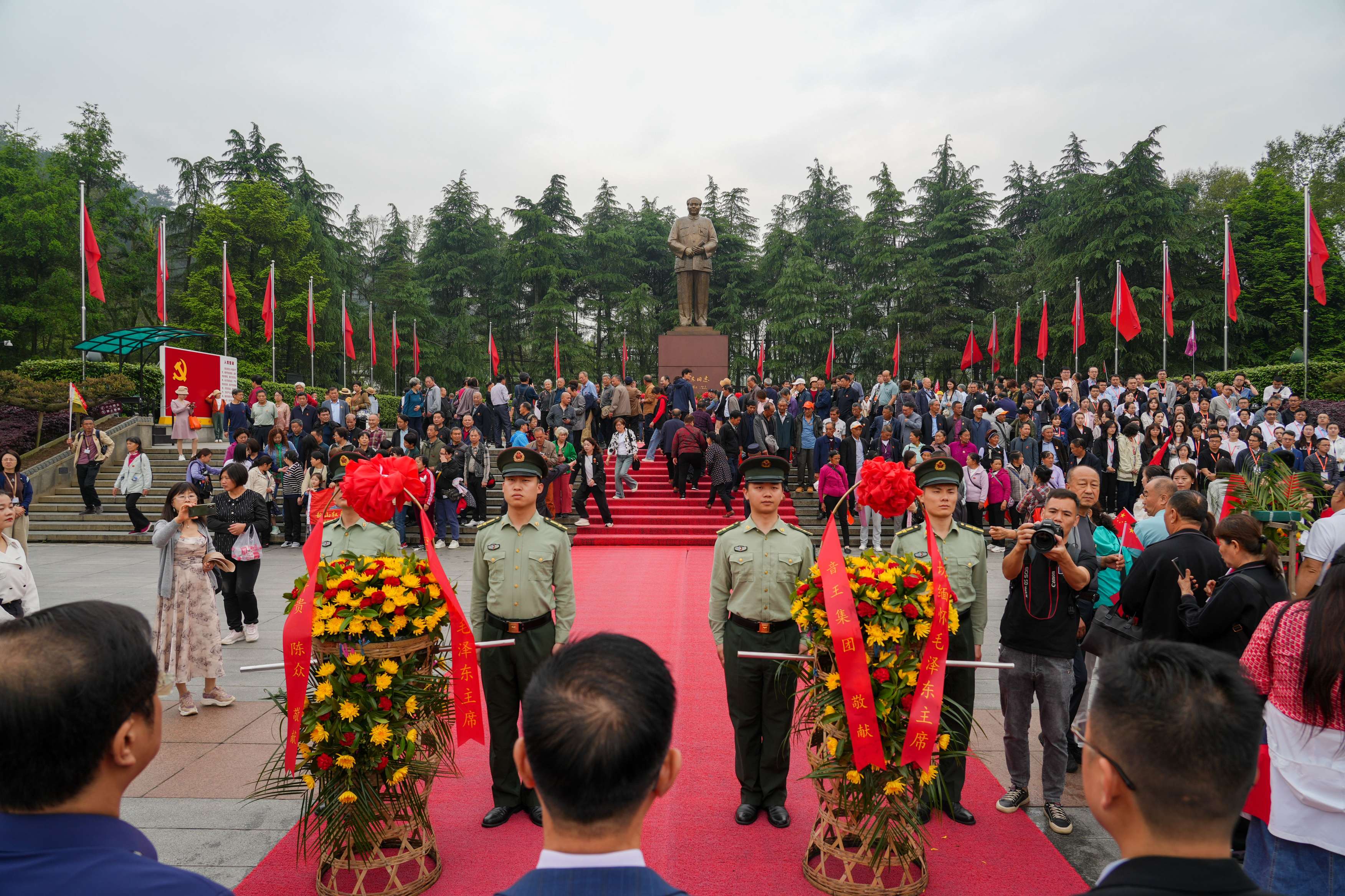 音王集團董事長一行重訪毛主席故居 | 貢獻(xiàn)高科技音視頻技術(shù)為韶山教育事業(yè)信息化發(fā)展助力！